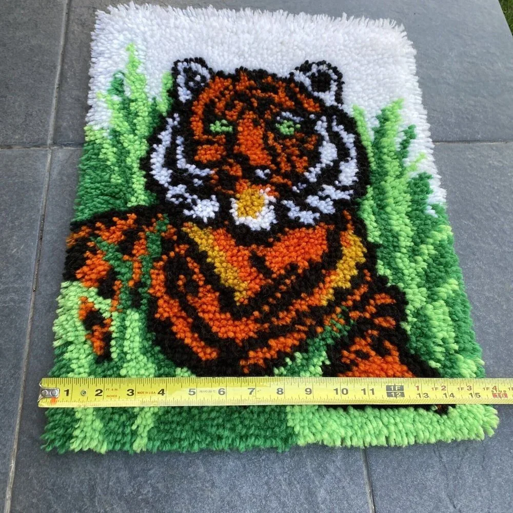 Vintage 70s MCM Handmade Tiger Latch Hook Yarn Wall Rug Tapestry Tiger 21” X 15”